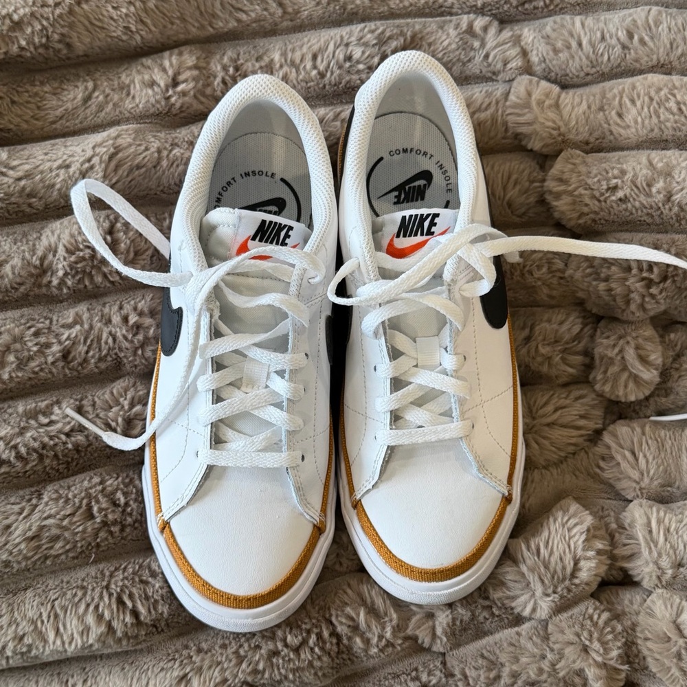 Nike Court casual shoes!! So cute with jeans and shorts!